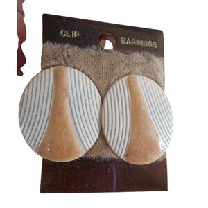 Vintage 1980s tan white Abstract Earrings Clip on Costume jewelry